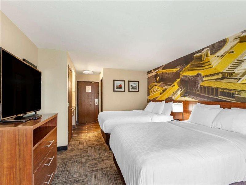 Clarion Pointe - Mount Pleasant 4*